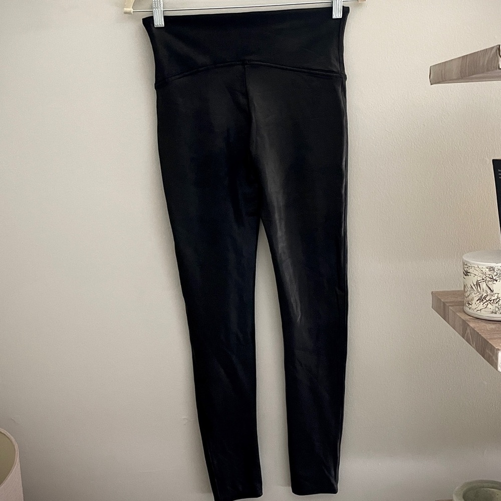 New SPANX Faux Leather Like Leggings - Picture 3 of 5